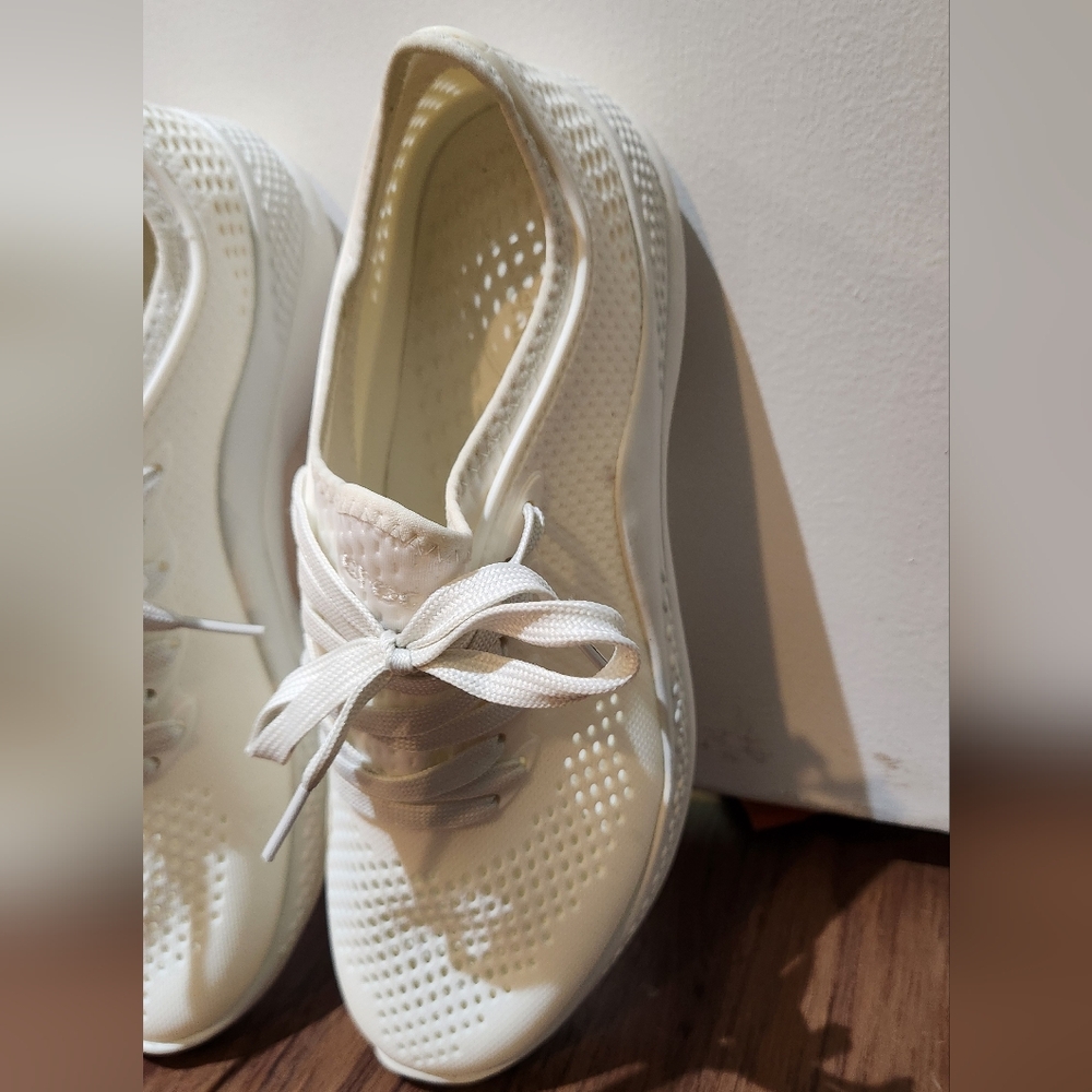 Women's Crocs LiteRide 360 Sneakers, Size 11 - Picture 2 of 15